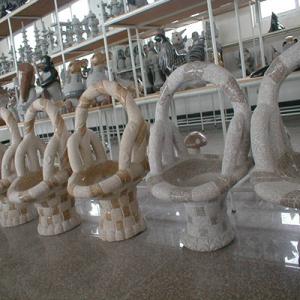 Sculpture-flower basket